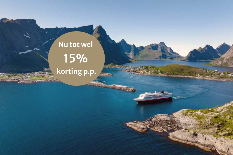 MS Finnmarken in de Lofoten