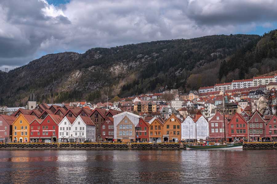 Hurtigruten 2024 Bergen - Kirkenes met BBI Travel