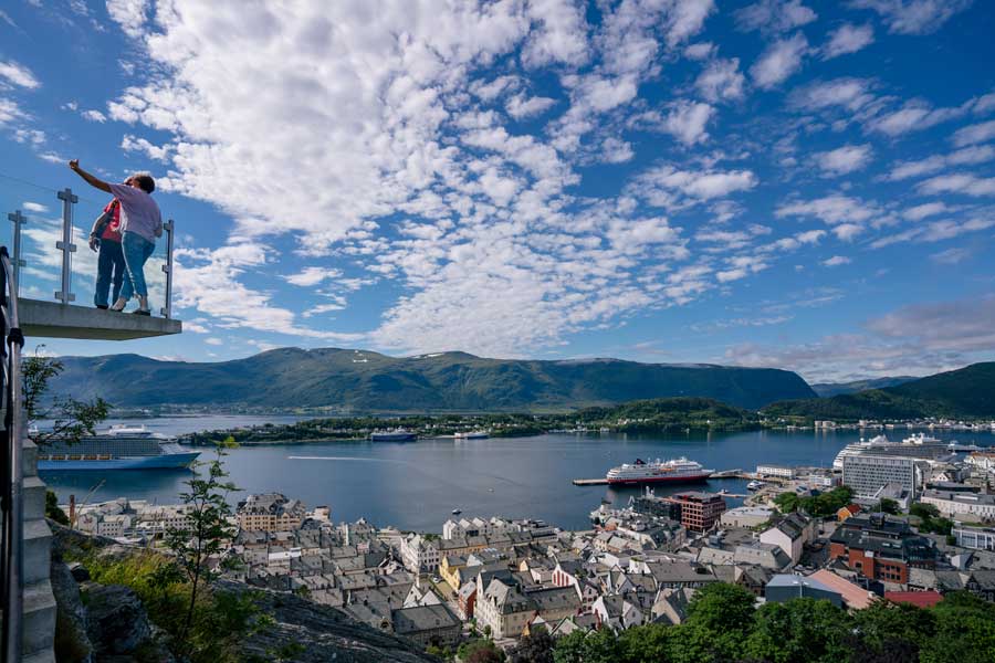 Hurtigruten 2024 Bergen - Kirkenes met BBI Travel