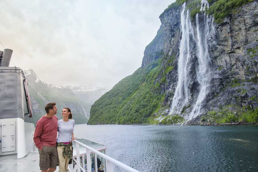 Hurtigruten 2024 Bergen - Kirkenes met BBI Travel