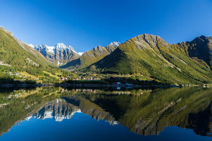 Hurtigruten 2024 Bergen - Kirkenes met BBI Travel