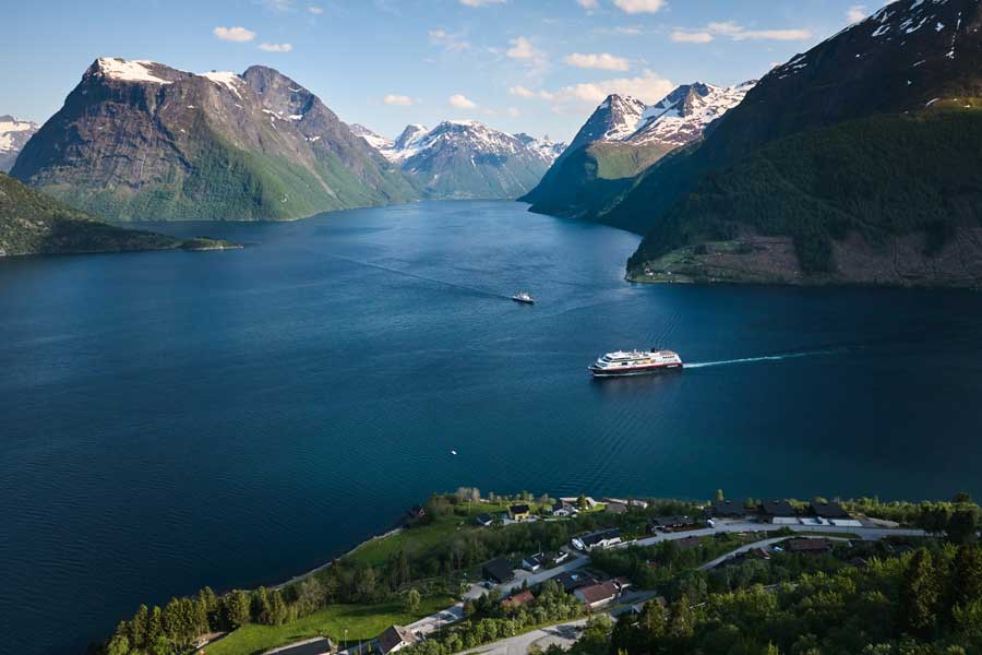 2027 16-Daagse Hurtigruten bus & treinreis