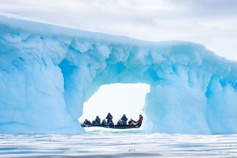 Zodiac cruise Antarctica met HX 