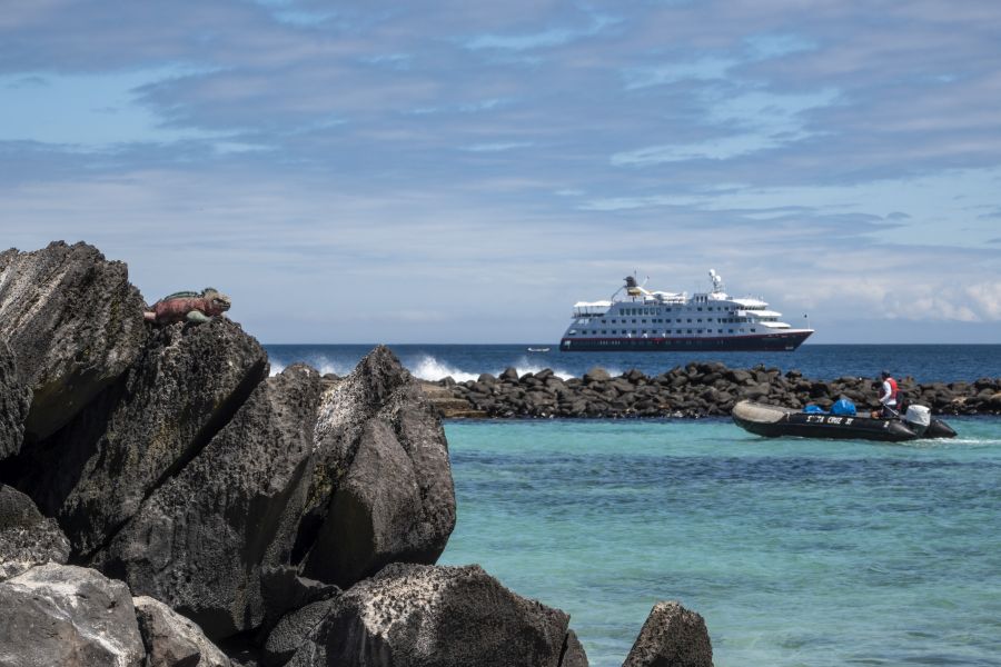 MS Santa Cruz op de Galapagos