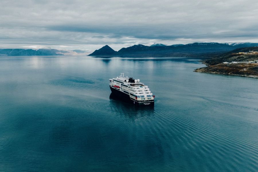 Canada - Nunavut - Pond Inlet - MS Fridtjof Nansen
