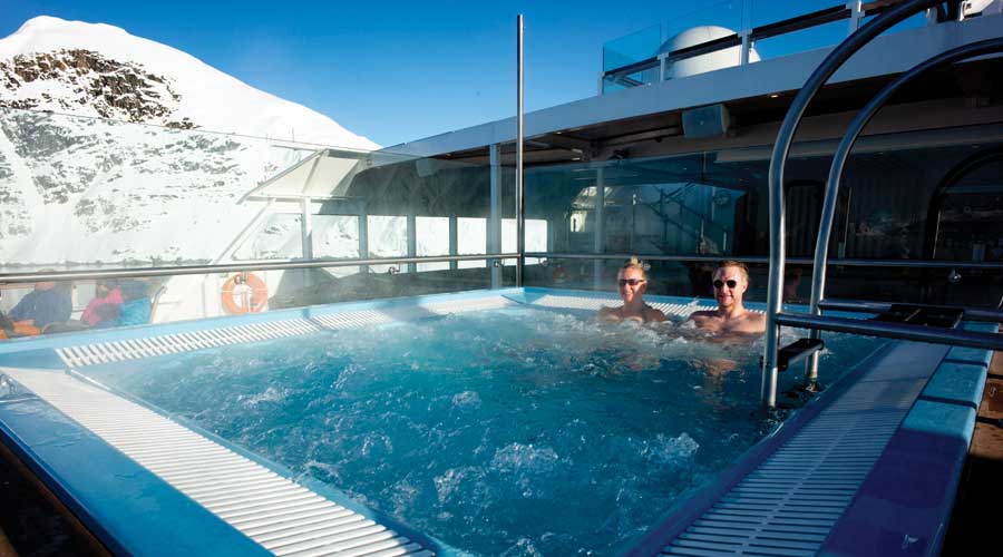 Jacuzzi aanboord bij MS Roald Amundsen Jacuzzi aanboord bij MS Roald Amundsen