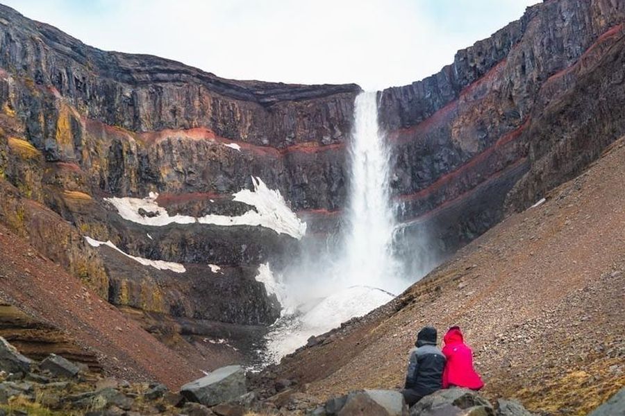 Hengifoss waterval Oost-IJsland