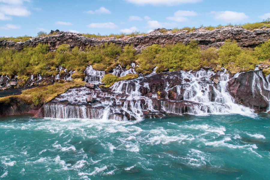 Hraunfossar lava waterval West-IJsland