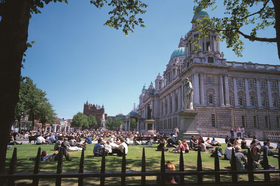Belfast City Hall rondreis Ierland afwisselend verblijf