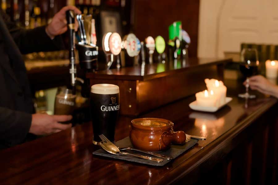 Dungeon Bar Kinnity Castle, combinatiereis Dublin & Kinnitty Castle