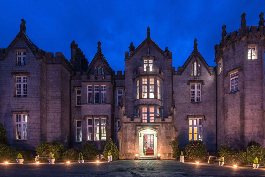 Kinnitty Castle by night, combinatiereis Dublin & Kinnitty Castle