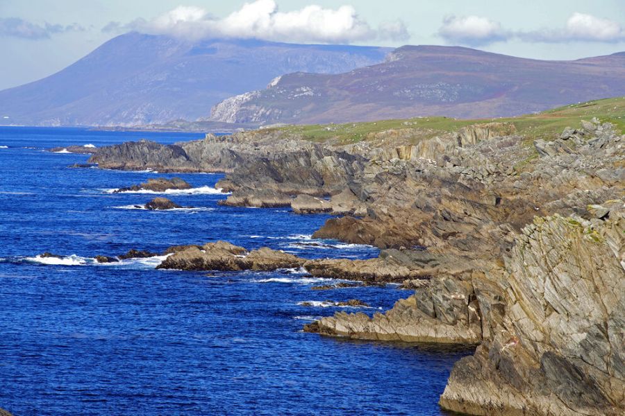 Uitzicht op de klif van Achill Island