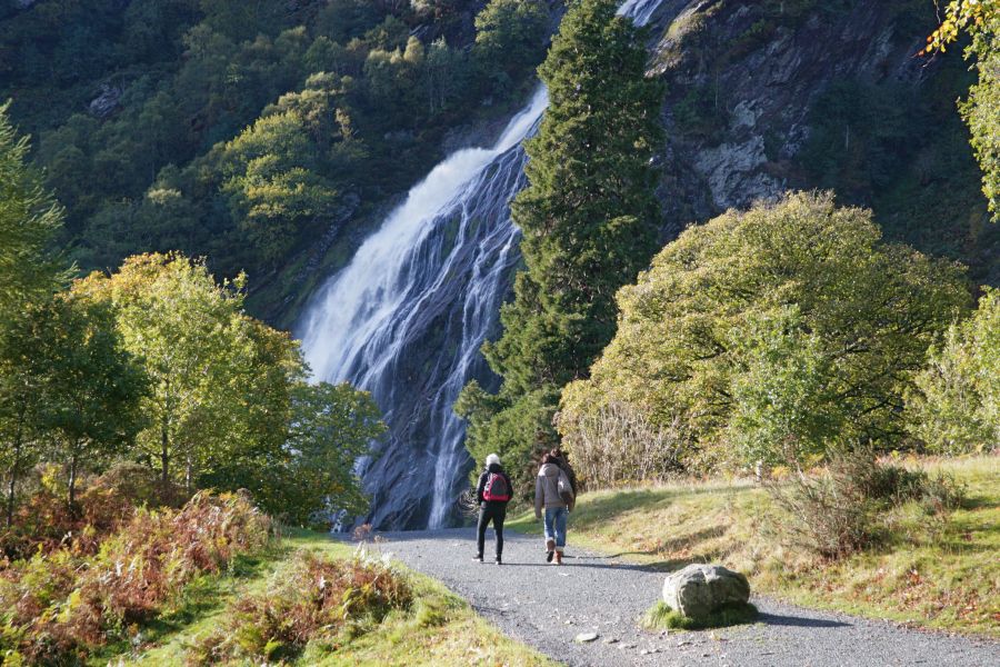Een waterval in Powerscourt Gardens