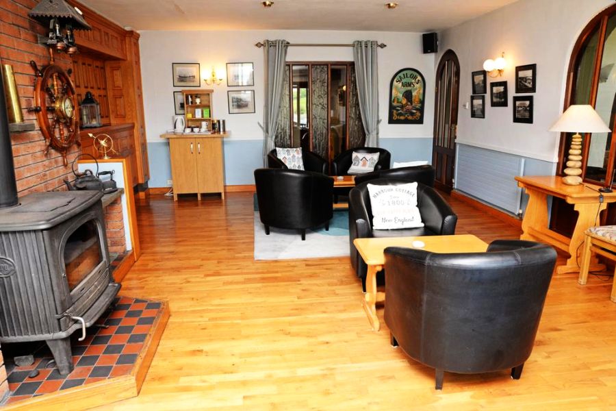 Whispering Pines B&B, Crosshaven