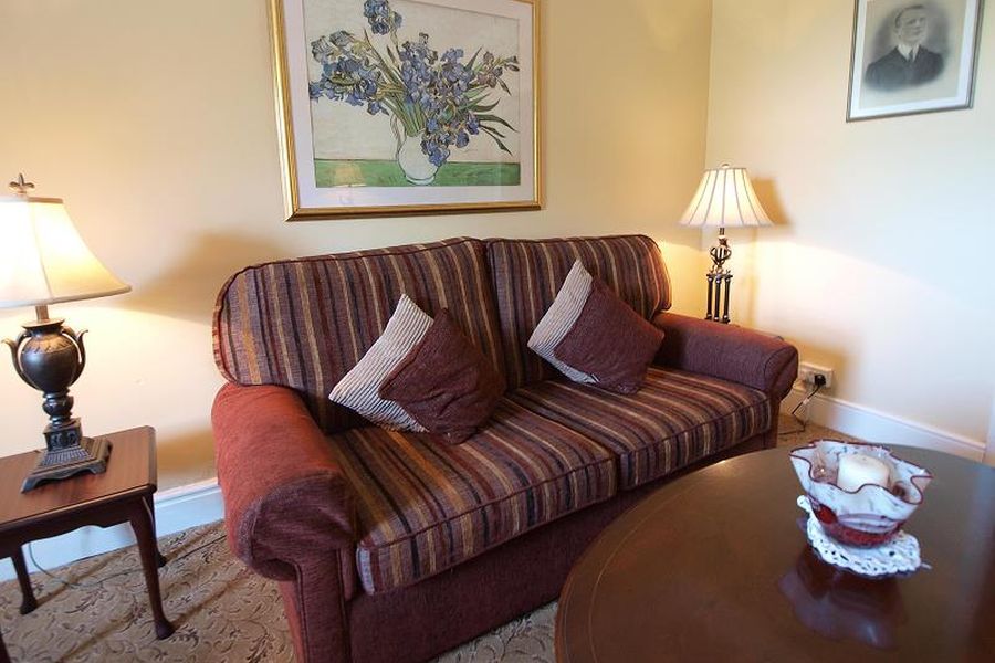 Buckfield Inn, Westport