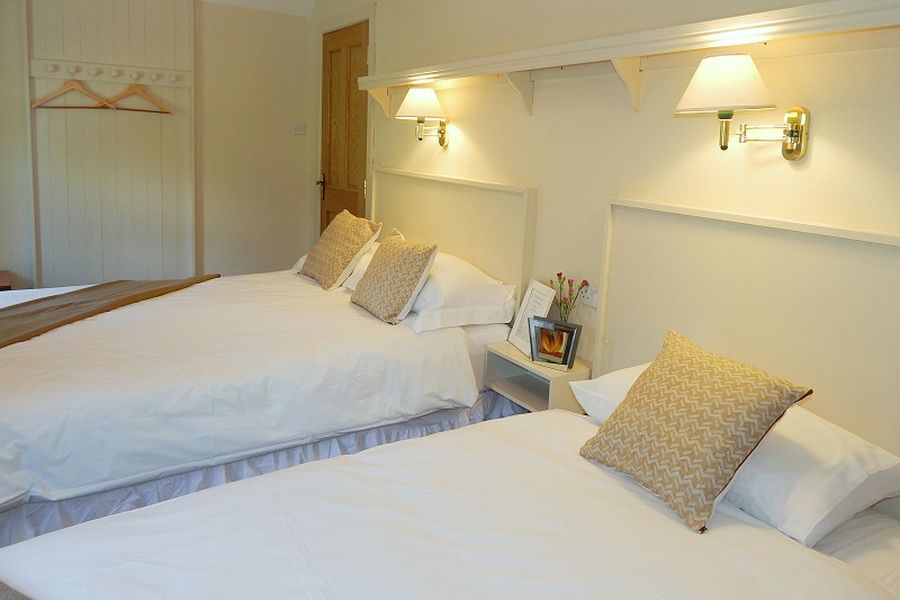 Buckfield Inn, Westport
