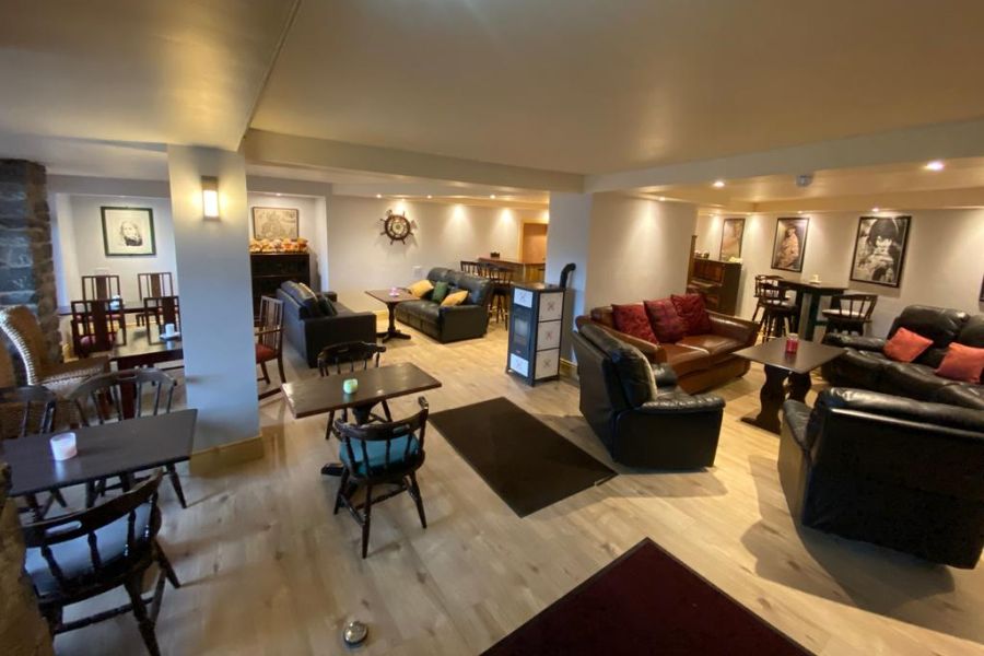 Kylemore Pass Hotel, Kylemore