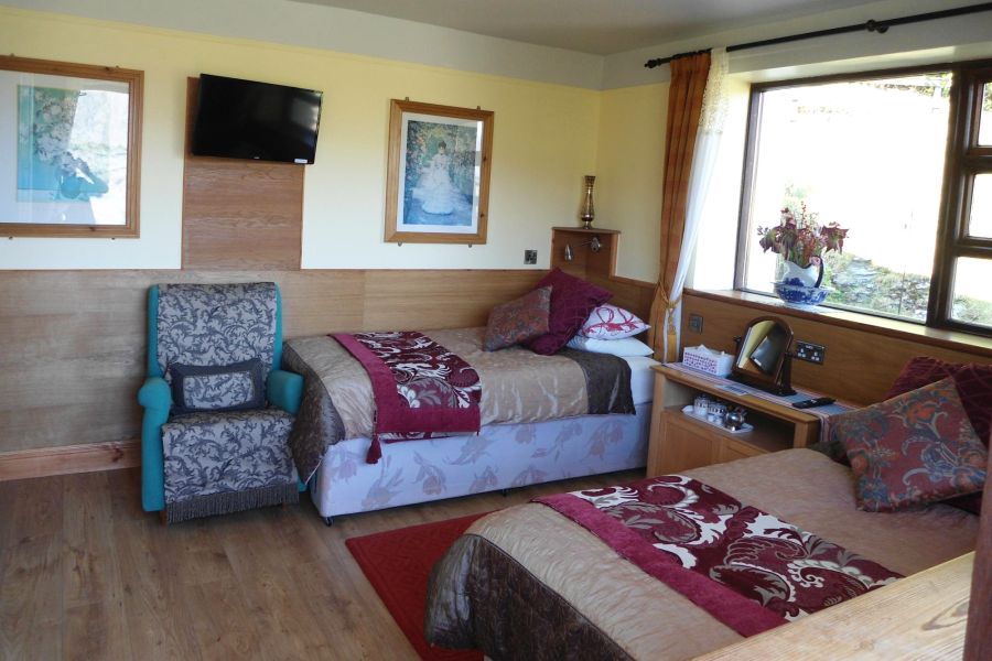 Kylemore Pass Hotel, Kylemore