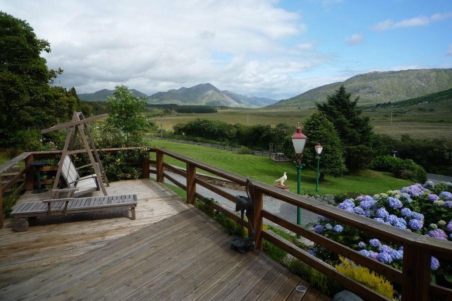 Kylemore Pass Hotel, Kylemore