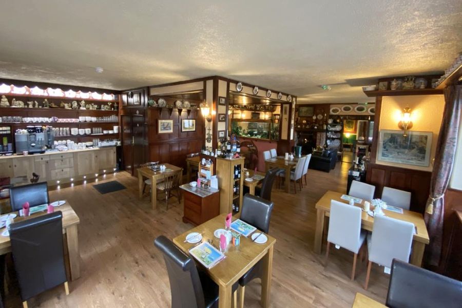 Kylemore Pass Hotel, Kylemore