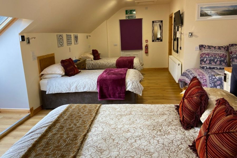 Kylemore Pass Hotel, Kylemore