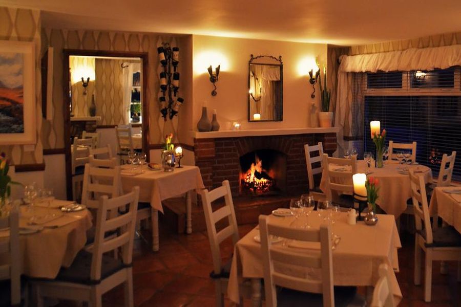 Het restaurant met kaarslicht van het Ardagh Hotel Clifden
