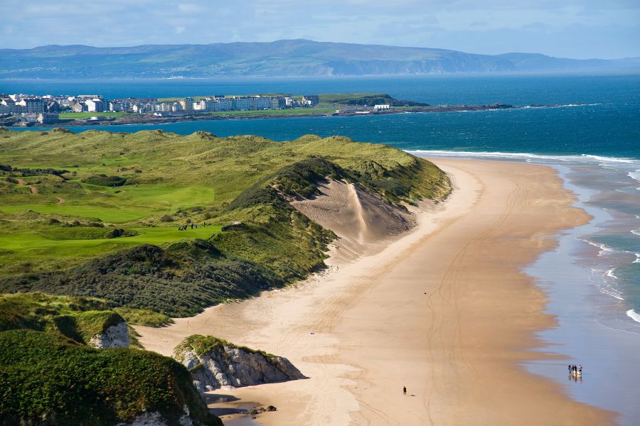 Portrush strand autorondreis Ierland Game of Thrones