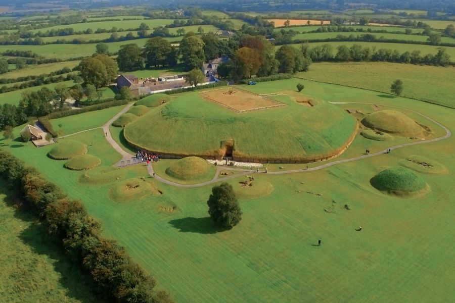 Knowth grafheuvels autorondreis Ierland Inns
