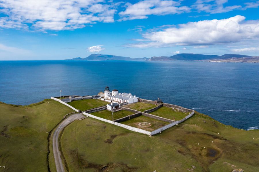 De vuurtoren van Clew Bay