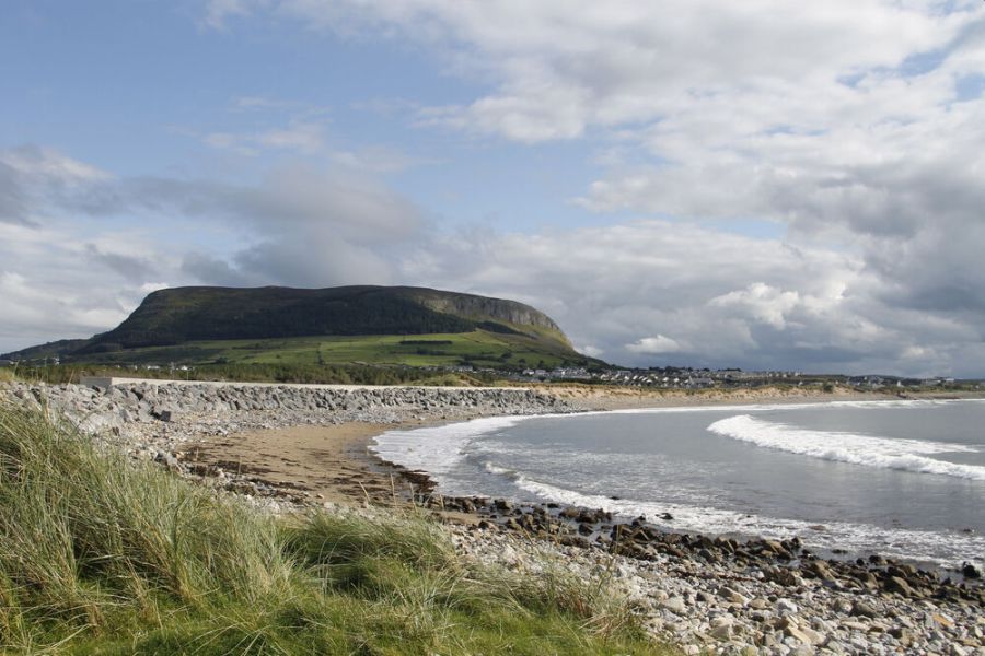 Knocknarea Hill bij de Wild Atlantic Way
