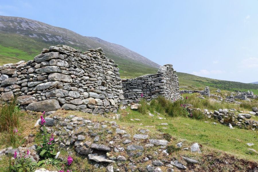 Verlaten dorp op Achill Island