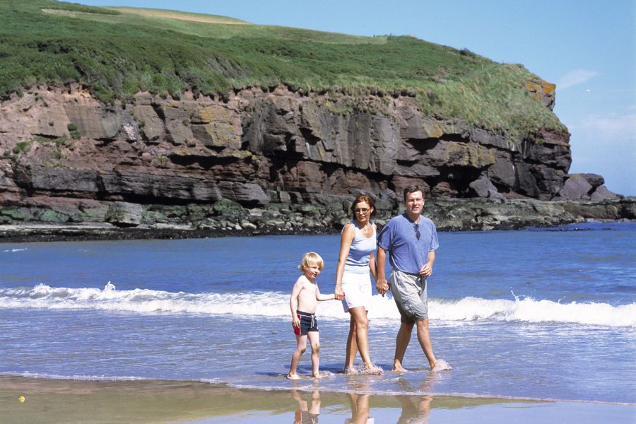 Strandwandeling autorondreis Ierland vakantiewoningen