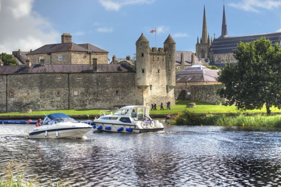 Enniskillen Castle aan Lough Erne