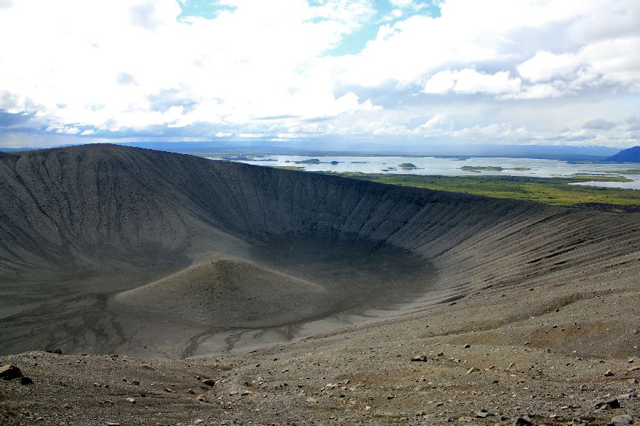 Myvatn Hverfjall krater, minibus rondreis IJsland