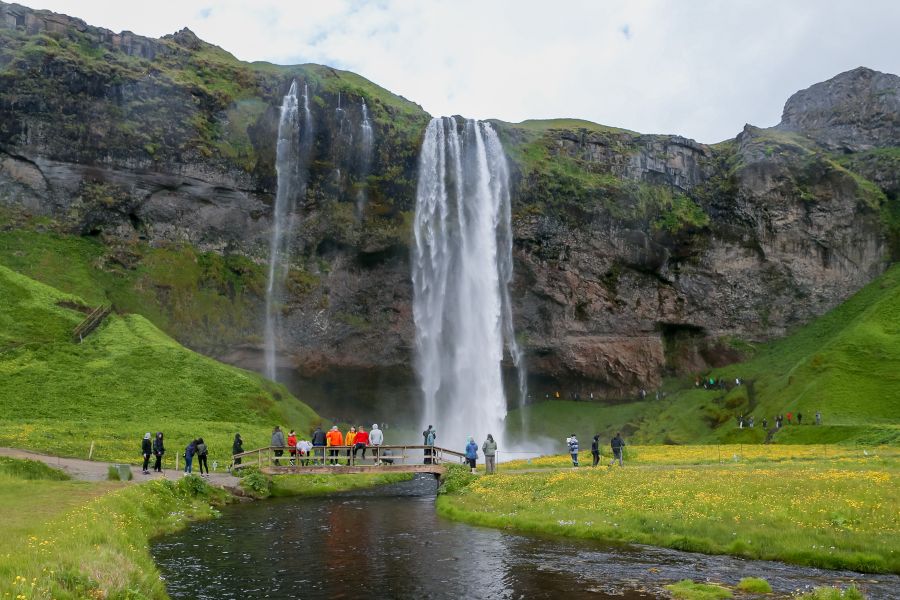 Seljalandsfoss waterval, minibus rondreis IJsland