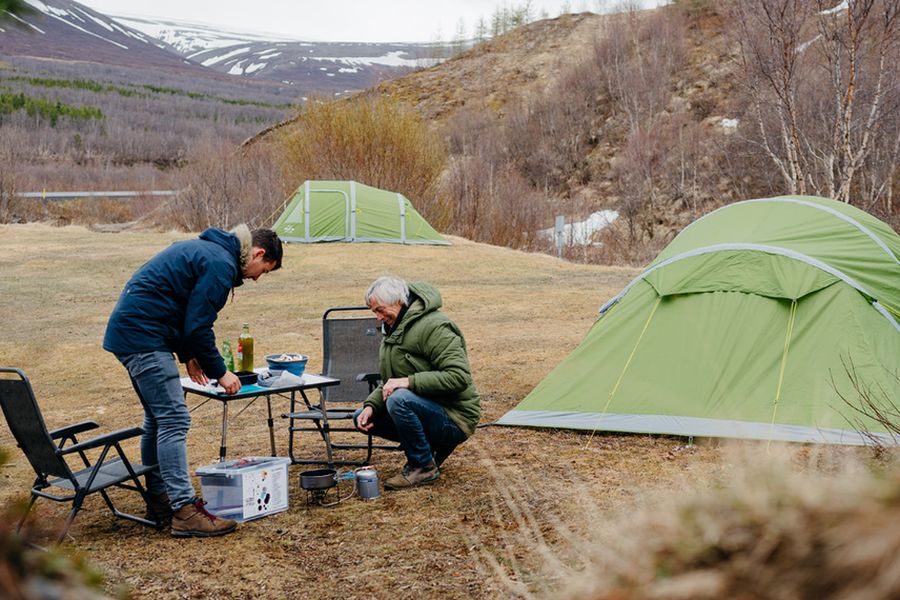 Kampeeruitrusting incl. tent, mat en slaapzakken