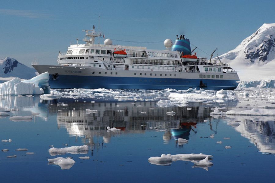 Rondom IJsland per expeditie cruiseschip, 11 dagen
