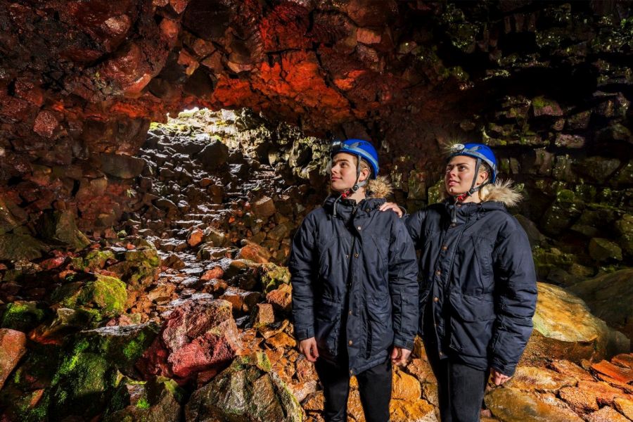 De Lava Tunnel Raufarholshellir