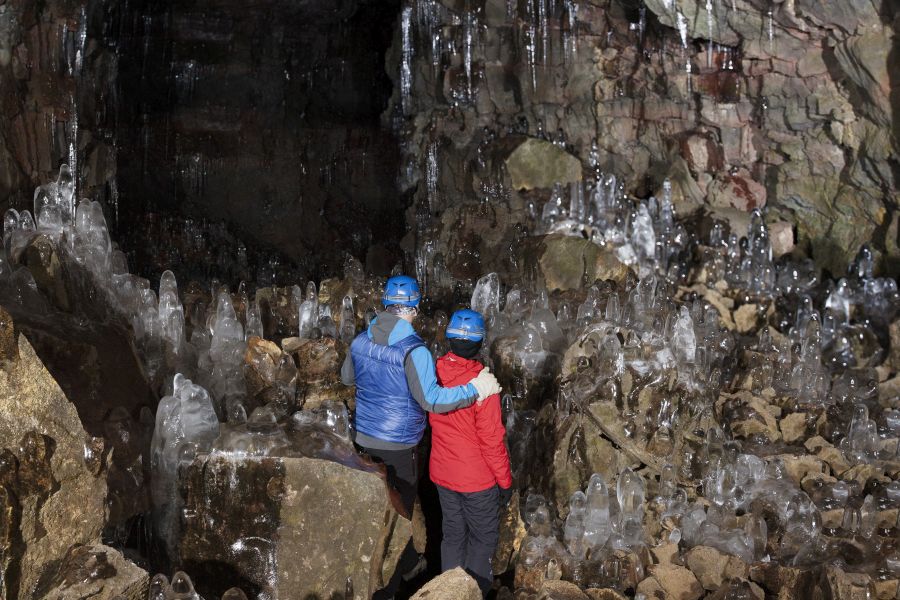 De Lava Tunnel Raufarholshellir