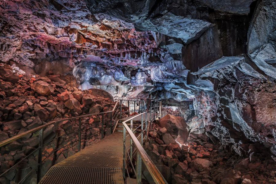 De Lava Tunnel Raufarholshellir