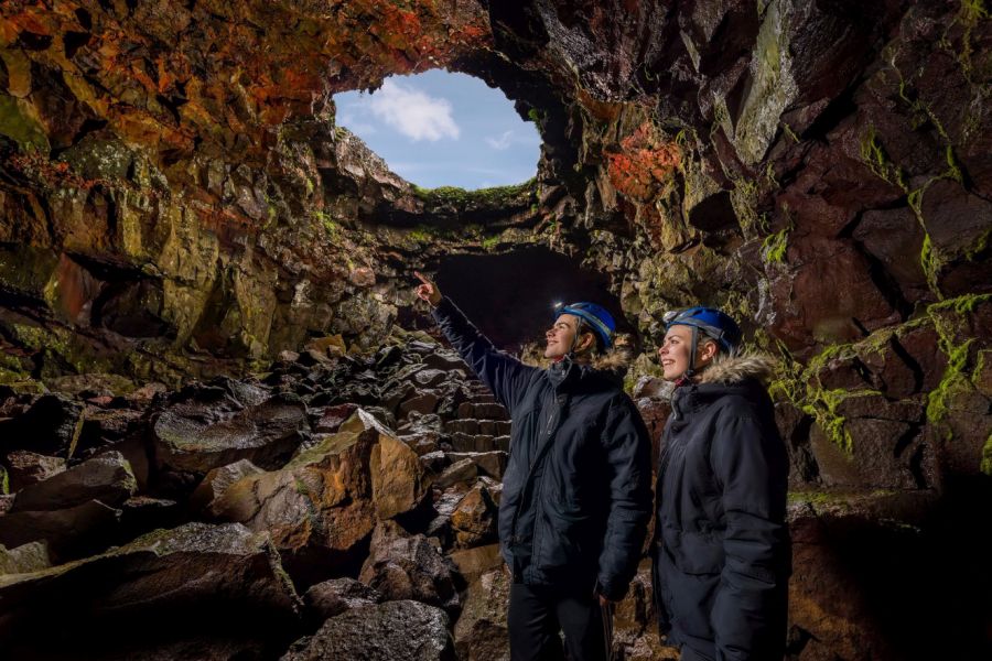 De Lava Tunnel Raufarholshellir