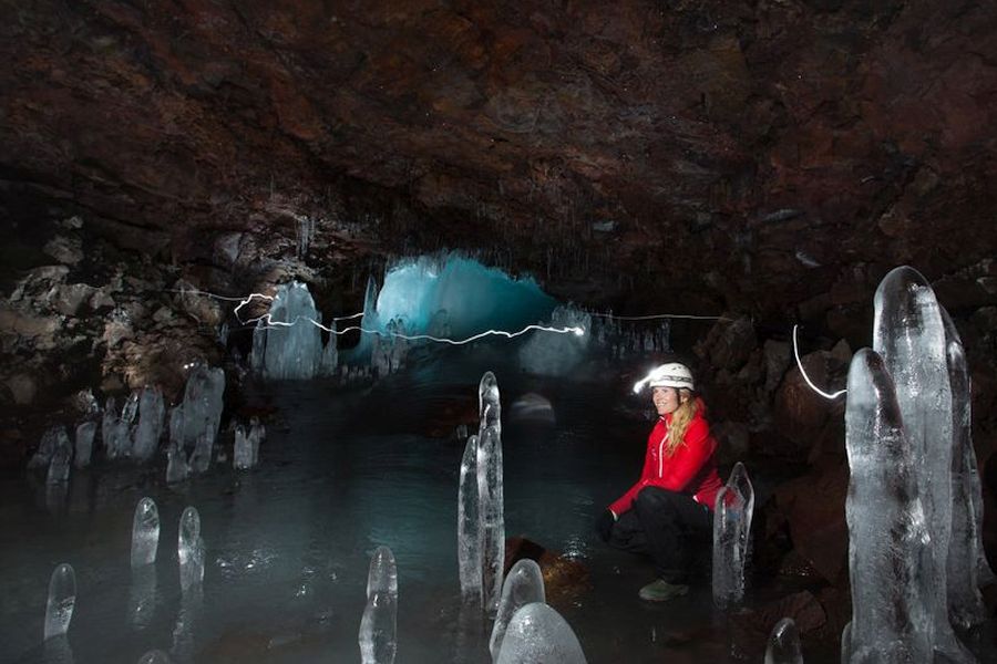 De Lava Tunnel Raufarholshellir