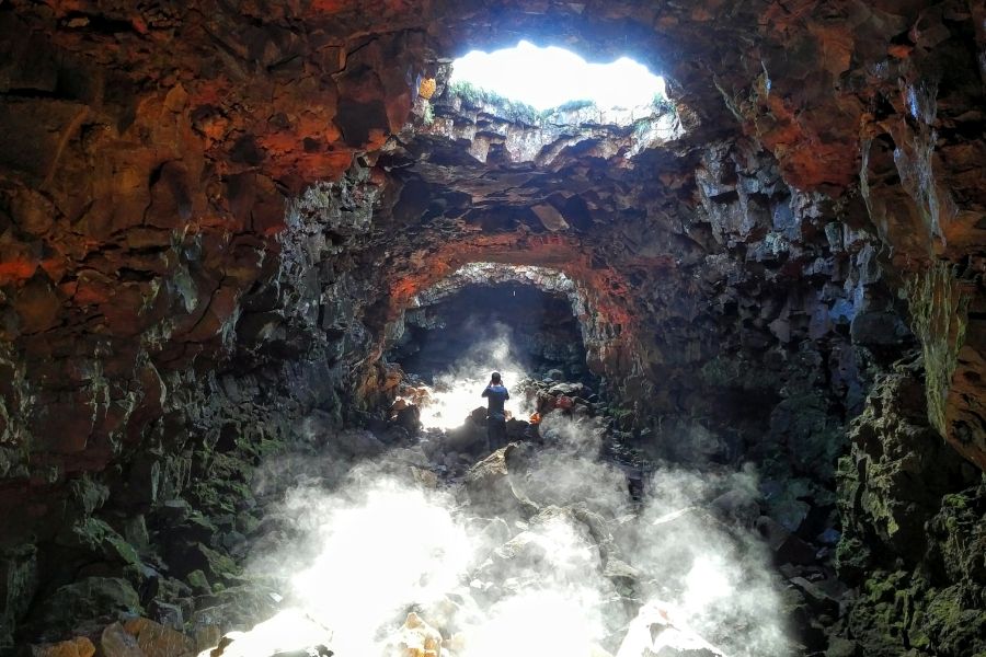 De Lava Tunnel Raufarholshellir