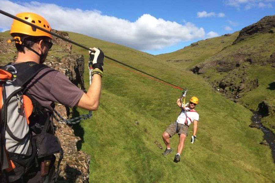 Zipline Vík
