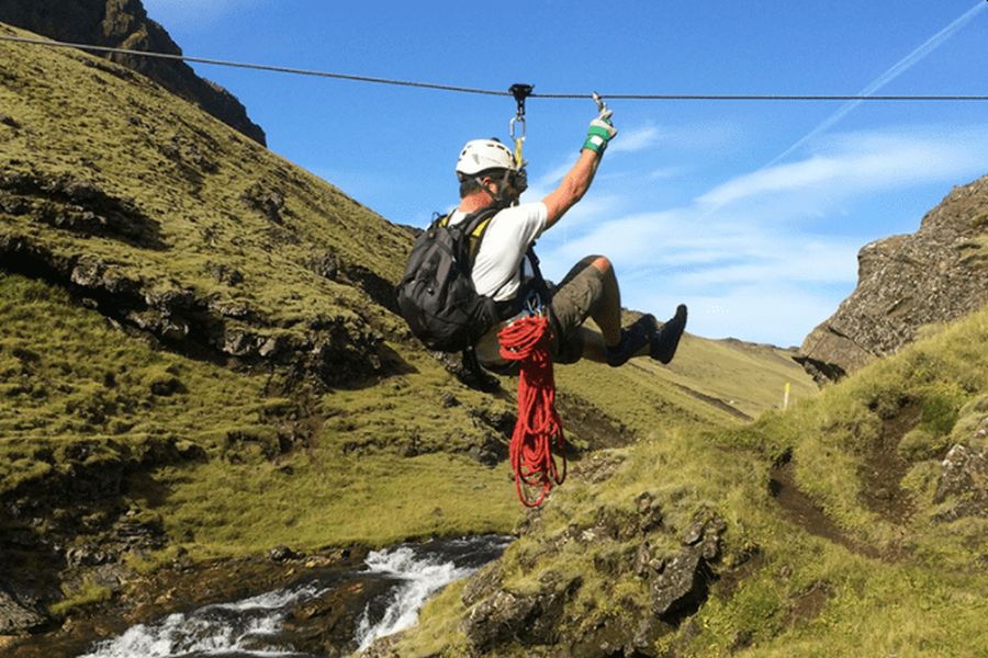 Zipline Vík