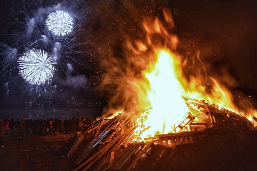 Reykjavik Oudjaarsavond Bonfire tour