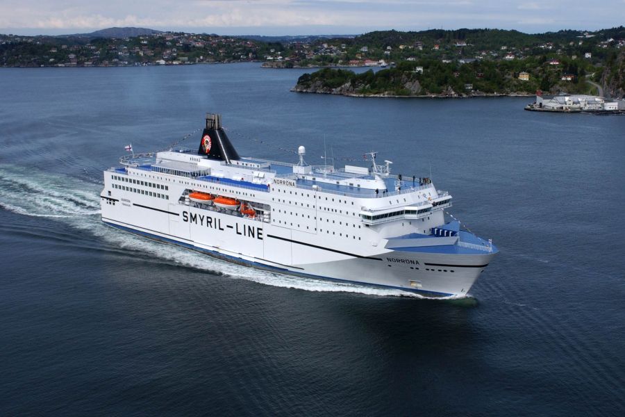 Smyril Line ferry Hirtshals - Seydisfjordur IJsland
