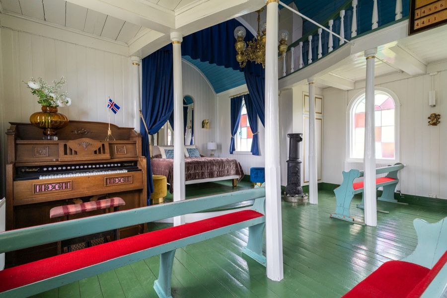 Overnachten in een kerk interieur