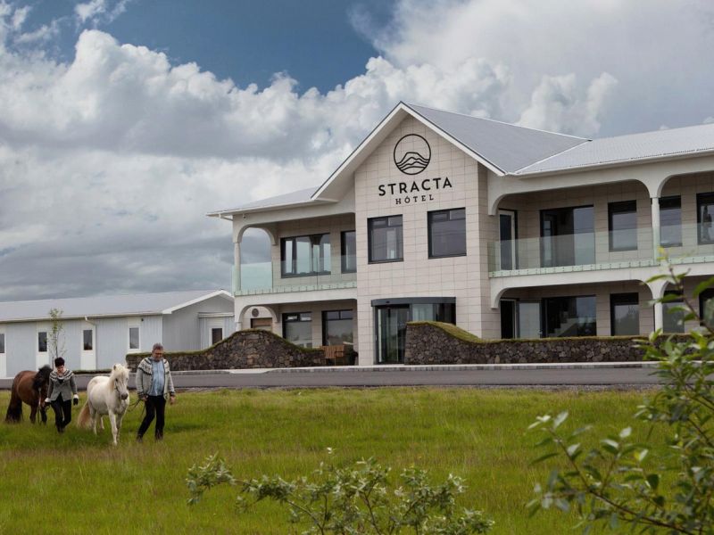 Stracta Hotel, Hella