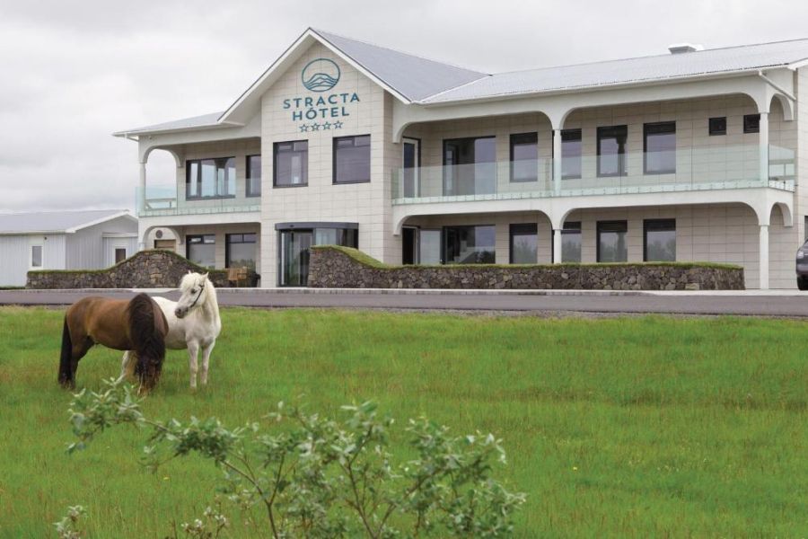 Stracta Hotel, Hella